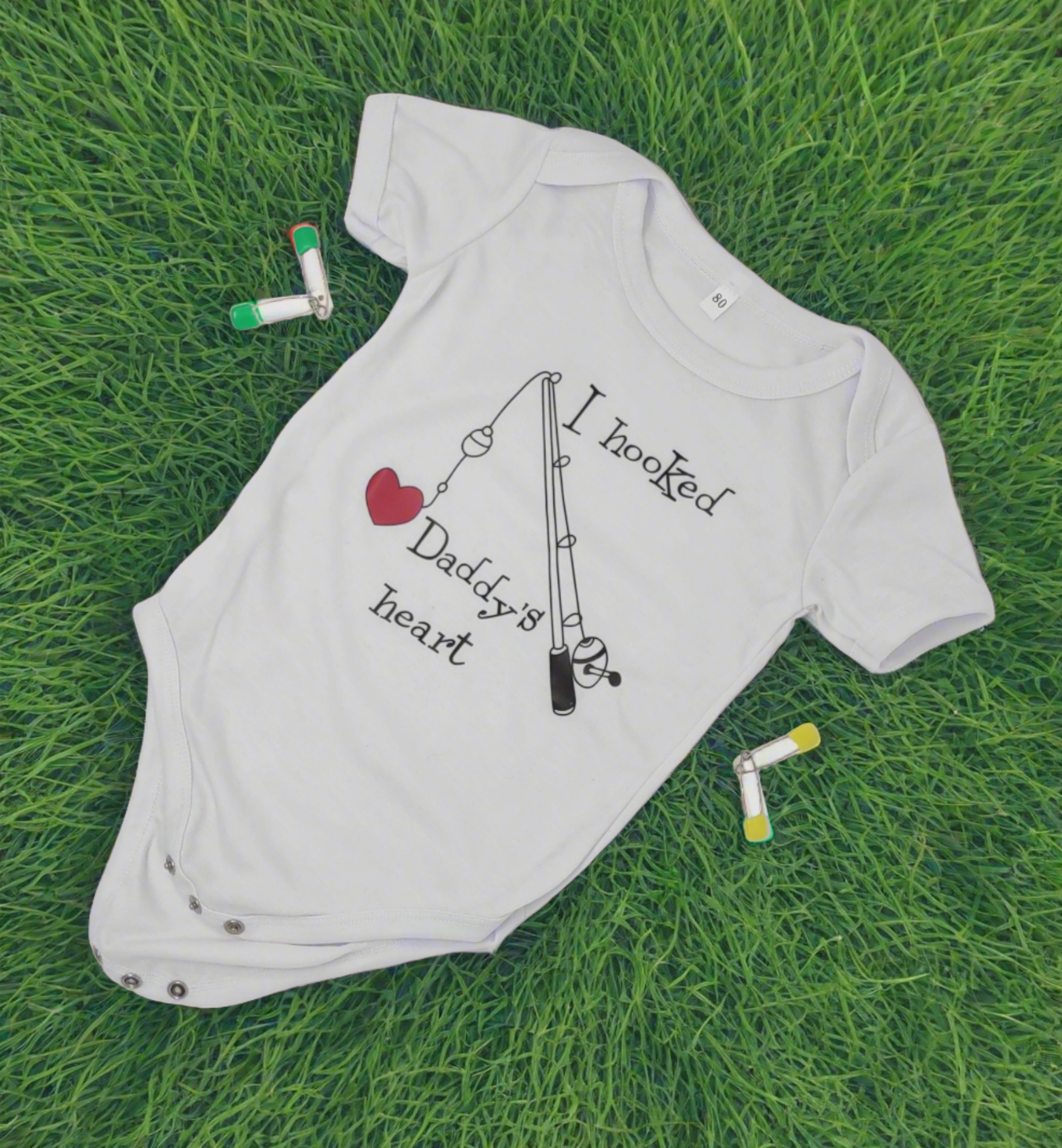 white infant bodysuit I hooked Daddy's heart